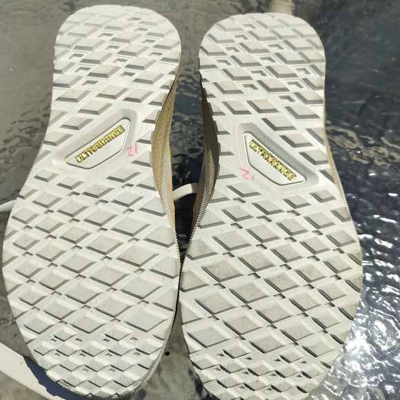 Vans Beige and White Sneakers - Picture 11 of 15